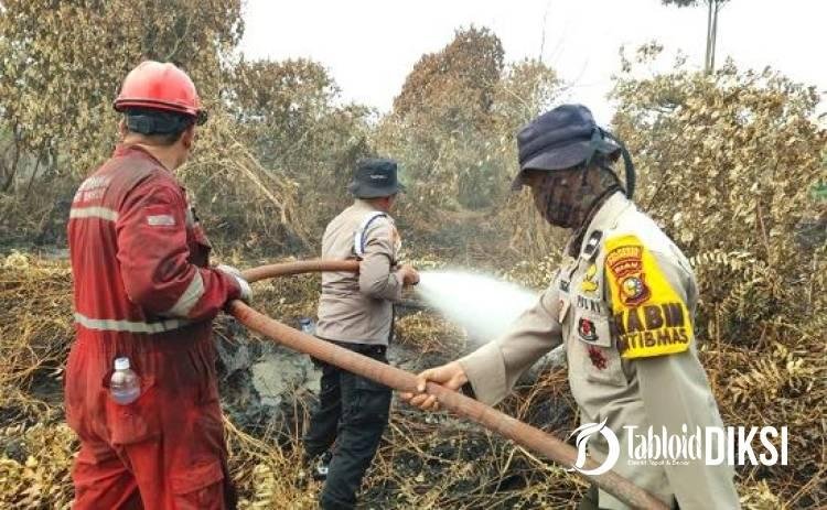 Hari Keempat Karhutla, Tim Gabungan Buru Hotspot Tersembunyi di Lahan Gambut Jalan Sidorukun Payung Sekaki