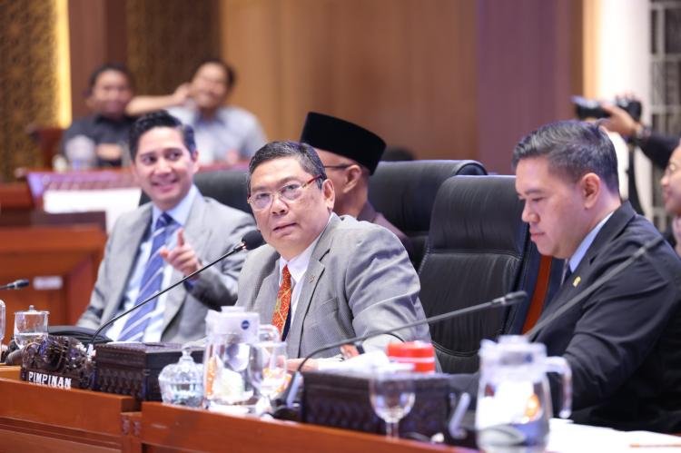 Komisi I DPR Setujui Lelang Eks KRI Ki Haji Dewantara-364