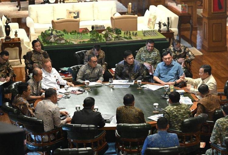 Rekrutmen Dayak Pedalaman Jadi Perhatian Prabowo dalam Pertemuan di Hambalang