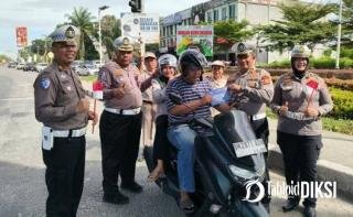 Jelang HUT ke-81 RI, Ditlantas Polda Riau Turun ke Jalan Kibarkan Semangat Nasionalisme