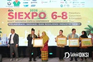 Bupati Siak Afni Raih SIEXPO Award 2026 dari Menteri PPN