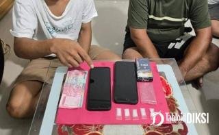 Laporan Warga Berujung Penangkapan, 2 Pria Diciduk Bawa 5 Paket Sabu di Bumbung