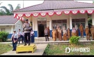 Bhabinkamtibmas Jadi Pembina Upacara di SMPN 2 Batu Hampar, Siswa Diingatkan Disiplin dan Sopan Santun