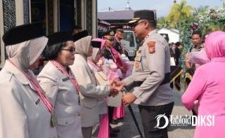 Medali dan Pedang Pora Jadi Penanda Akhir Dinas 7 Personel Polres Kampar
