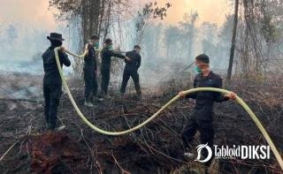 Tak Mau Api Meluas, Personel Brimob Diterjunkan ke Kampar Tangani Karhutla