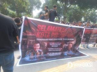 Ratusan Pendemo Minta Kejati Riau Usut Perparkiran Pekanbaru