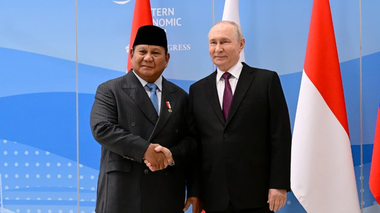 Bertemu Putin di Vladivostok, Prabowo Tegaskan Komitmen Perkuat Hubungan Indonesia-Rusia