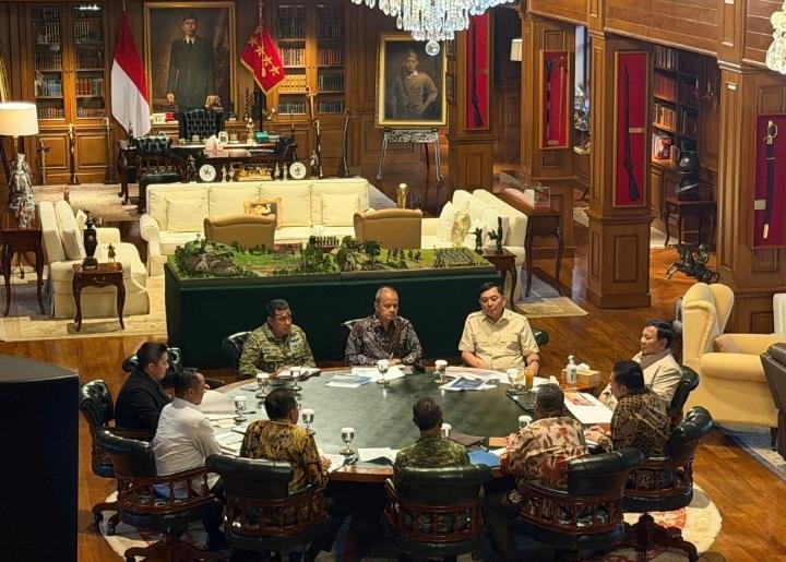 Terima Laporan Satgas PKH, Presiden Perintahkan Penertiban Kawasan Hutan Diperketat
