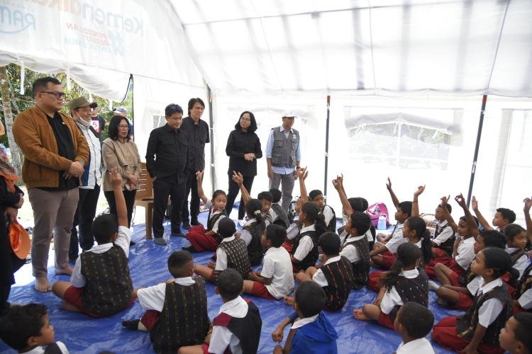 Belajar di Tenda Darurat, Komisi X Desak Pemulihan Sekolah Terdampak Gempa