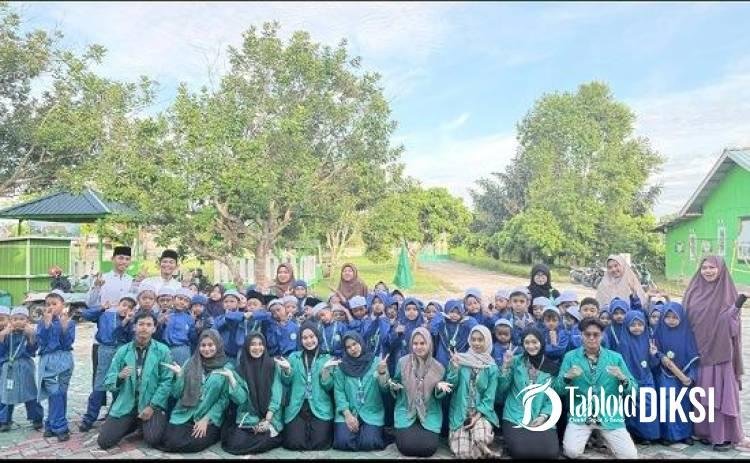 Mahasiswa KKN UHTP Ajak Siswa MI Al-Munawwarah Rajin Cuci Tangan Pakai Sabun Cegah penyakit ISPA