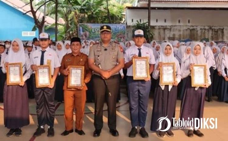 Tak Cuma Bicara, Kapolres Kampar Ajak Pelajar Tanam Pohon