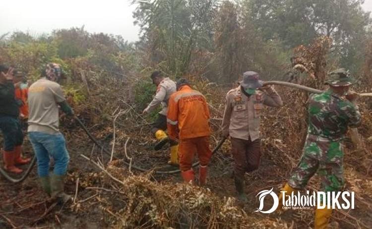 58 Personel Gabungan Kepung Lahan Gambut Terbakar di Bantaian, Asap Masih Mengepul