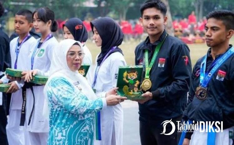 Haornas ke-43 di Kampar: Bupati Ahmad Yuzar Kobarkan Semangat Juara, Atlet Berprestasi Diguyur Penghargaan