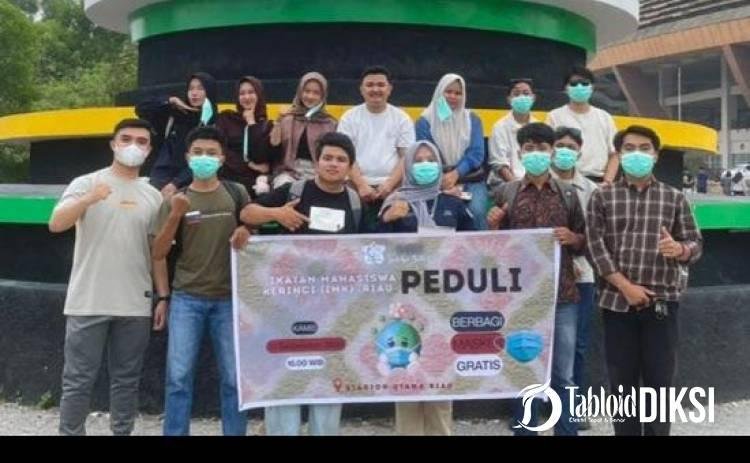 Tingkatkan Kepedulian Kesehatan, Ikatan Mahasiswa Kerinci Riau Gelar Aksi Berbagi Masker Gratis di Stadion Utama