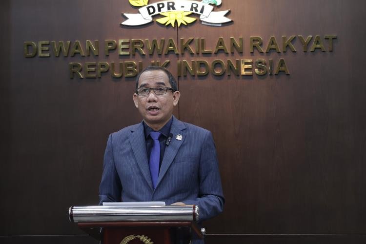 Sidang di MK, DPR Tegaskan Pasal 2 KUHP Tetap Menjadi Konstitusional