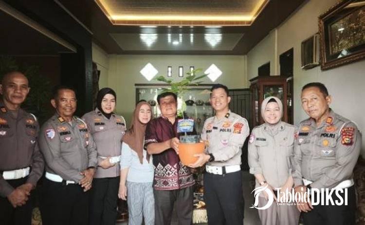 Bukan Sekadar Sembako, Ditlantas Polda Riau Tanam Pesan Green Policing saat Sambangi 3 Purna Bakti