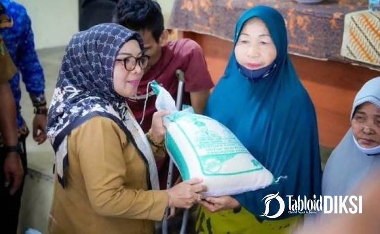 Bupati-Wabup Kampar Turun Langsung, Bantuan Beras Disalurkan ke Warga Rentan