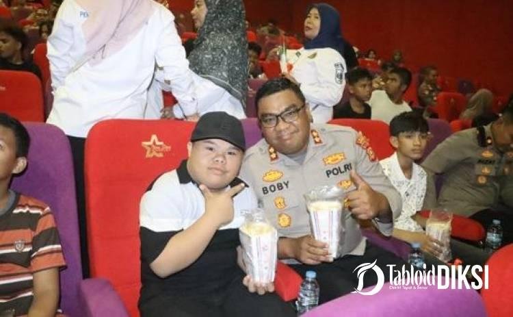 Kapolres Kampar Duduk Bersama Anak SLBN, Nobar Film “Istimewa” Penuh Tawa dan Pesan Kesetaraan