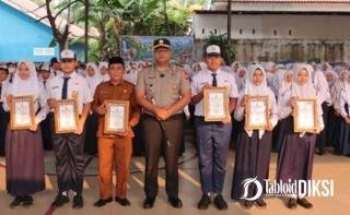 Tak Cuma Bicara, Kapolres Kampar Ajak Pelajar Tanam Pohon