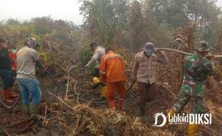 58 Personel Gabungan Kepung Lahan Gambut Terbakar di Bantaian, Asap Masih Mengepul