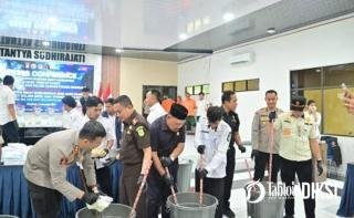 Rp80 Miliar Barang Haram Dibabat! Polres Bengkalis Musnahkan 30 Kg Sabu dan 122 Ribu Ekstasi