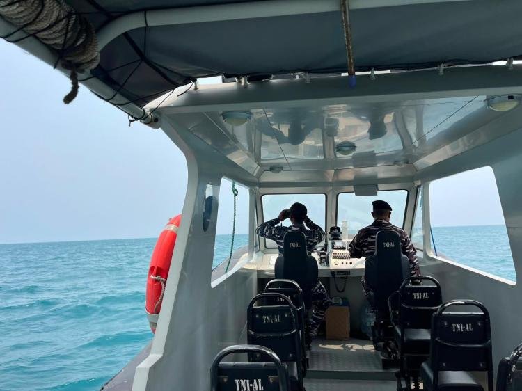 Prabowo Kerahkan TNI AL Cari 5 Jurnalis yang Hilang Kontak Saat Liput Erupsi Anak Krakatau