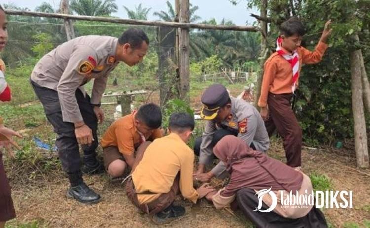 Bukan Sekadar Tanam Pohon, Polsek Tapung Tanam Kesadaran Lingkungan Sejak Dini