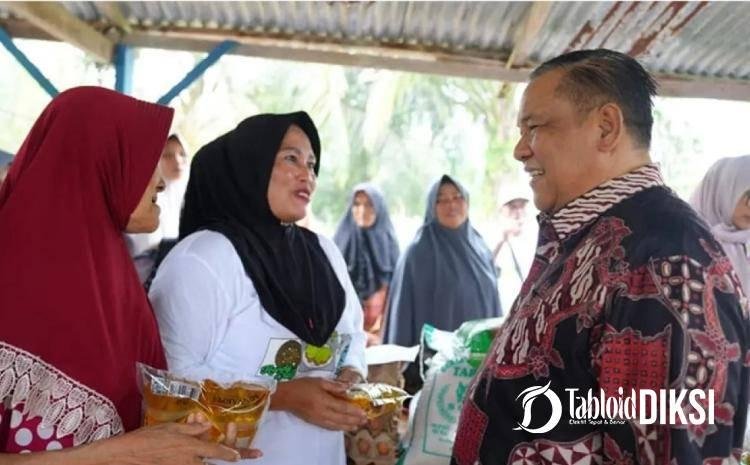 SF Hariyanto Turun ke Tenayan Raya, Warga Terima Beras dan Minyak Gratis