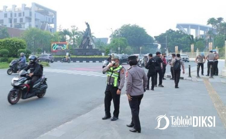 Demi Senyum dan Kelancaran Aktivitas Warga, Kapolresta Pekanbaru Turun Langsung ke Jalan