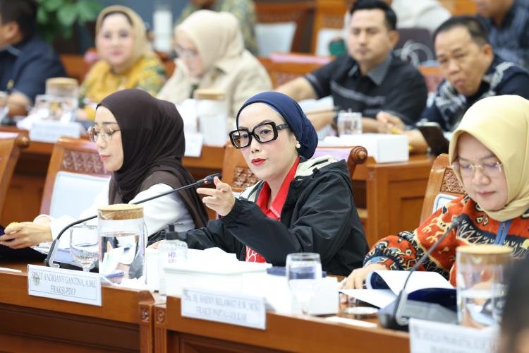 Komisi VIII DPR Dorong BNPB Perkuat Kesiapsiagaan Hadapi Karhutla
