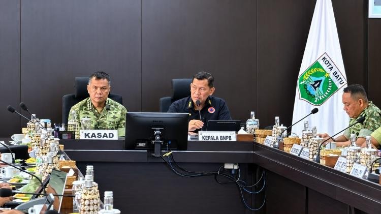 Kepala BNPB Kristomei Sianturi Kerahkan Tambahan Helikopter dari Kalsel dan Pesawat OMC dari Kalbar