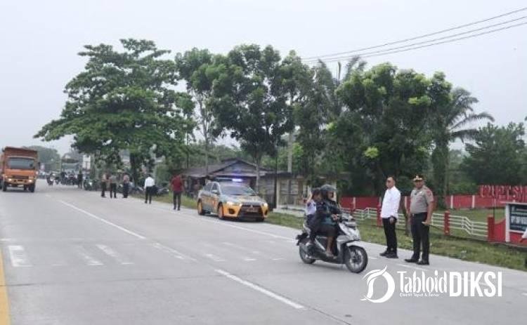 Bukan Sekadar Mengurai Macet, Kapolres Kampar Kawal Keselamatan Siswa di Jalur Padat