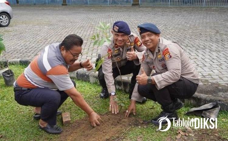 Perkuat Toleransi dan Kedekatan dengan Warga, Brimob Riau Gelar Bakti Sosial