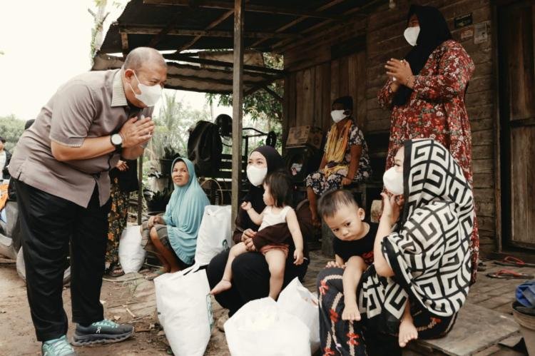 Tinjau Karhutla di Banjarbaru, DPR Minta Kesehatan Warga Jadi Prioritas