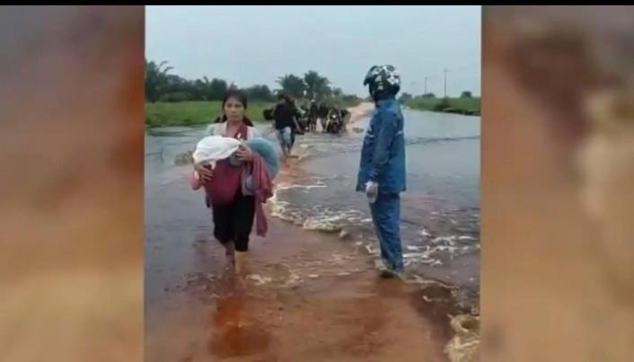 Banjir Rendam Jalan Lintas Sontang-Duri, Debit Sungai Rokan Kiri Naik 1 Meter