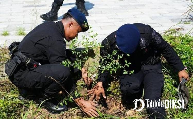 Jelang HUT Ke-81, Brimob Riau Tebar Pesan Toleransi di Klenteng Pekanbaru