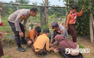 Bukan Sekadar Tanam Pohon, Polsek Tapung Tanam Kesadaran Lingkungan Sejak Dini