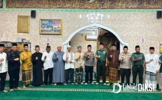 Subuh Berjamaah di Masjid Nurul Iman, Brimob Polda Riau Bersama TNI-Polri Tanam Bibit Pohon