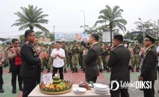 Solid! Polres Kampar Surprise Kodim 0313/KPR di HUT TNI ke-81, Tumpeng Jadi Simbol Sinergi