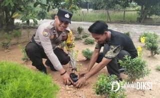 Sosialisasi Program Kapolda Riau, Polsek Batu Hampar Tanam Bibit Pohon di Bantaian Hilir ?