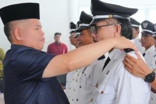 Lantik 57 Pj Kepala Desa, Pemkab Kuansing Tekankan Transparansi Dana Desa