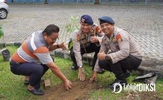 Perkuat Toleransi dan Kedekatan dengan Warga, Brimob Riau Gelar Bakti Sosial