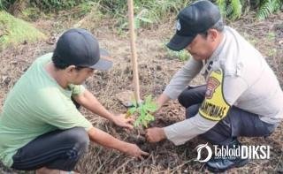 Dukung Green Policing Polda Riau, Bhabinkamtibmas Payung Sekaki Gandeng Warga Hijaukan Pekanbaru